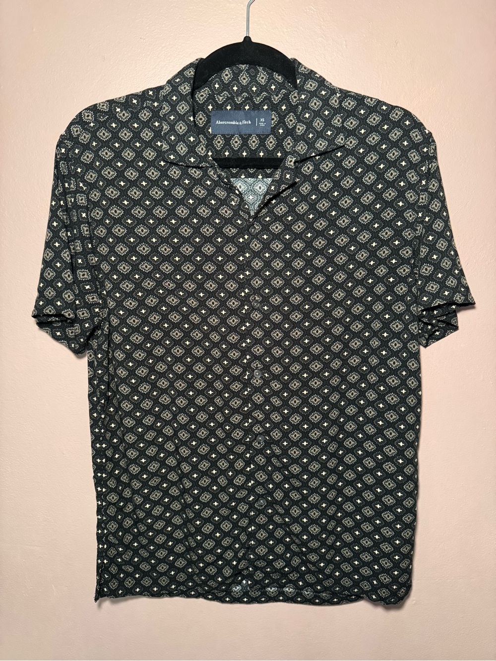 Abercrombie & Fitch Mens XS Black Geometric Button Down Short Sleeve Shirt